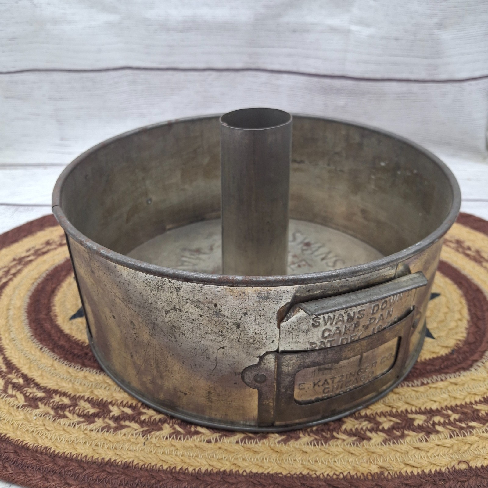 1923 Swans Down Cake Pan Pat. Dec 18-23 E. Katzinger Co. Chicago Primitive Decor