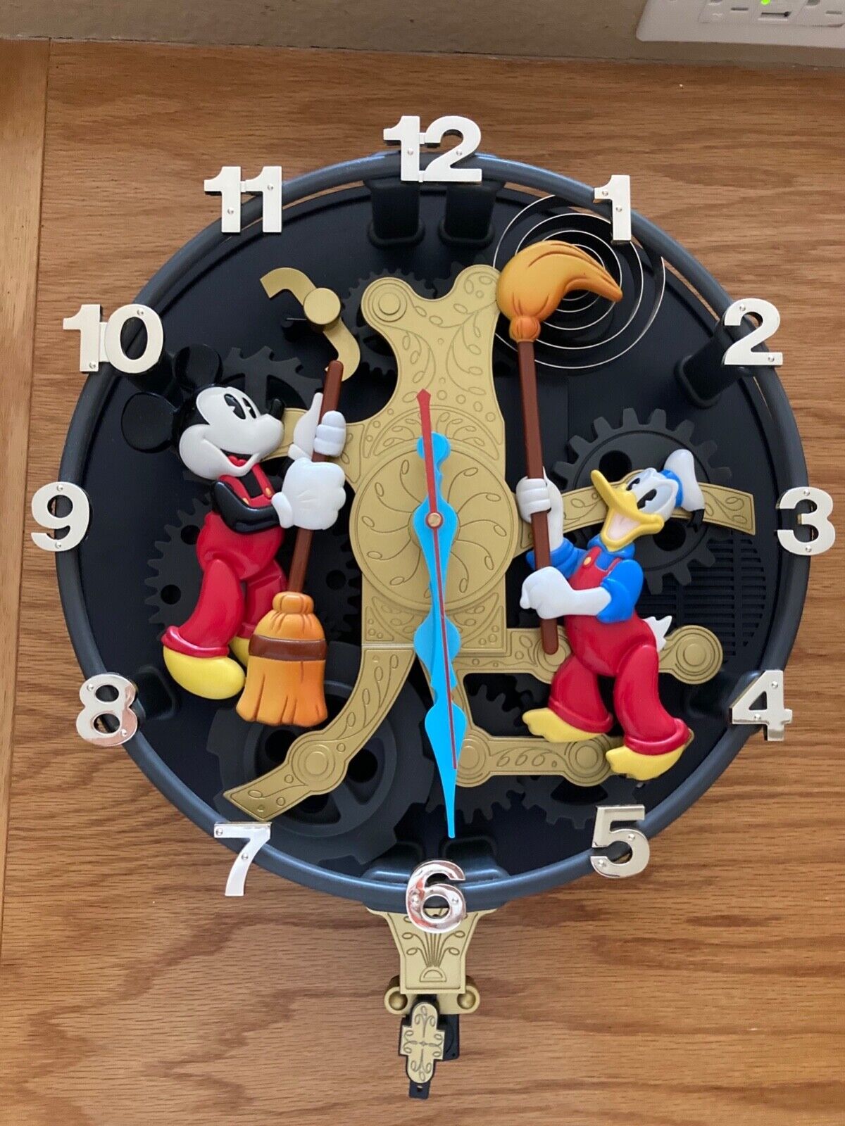 Vintage Disney Mickey Mouse Animated Talking Wall Clock- Excellent 
