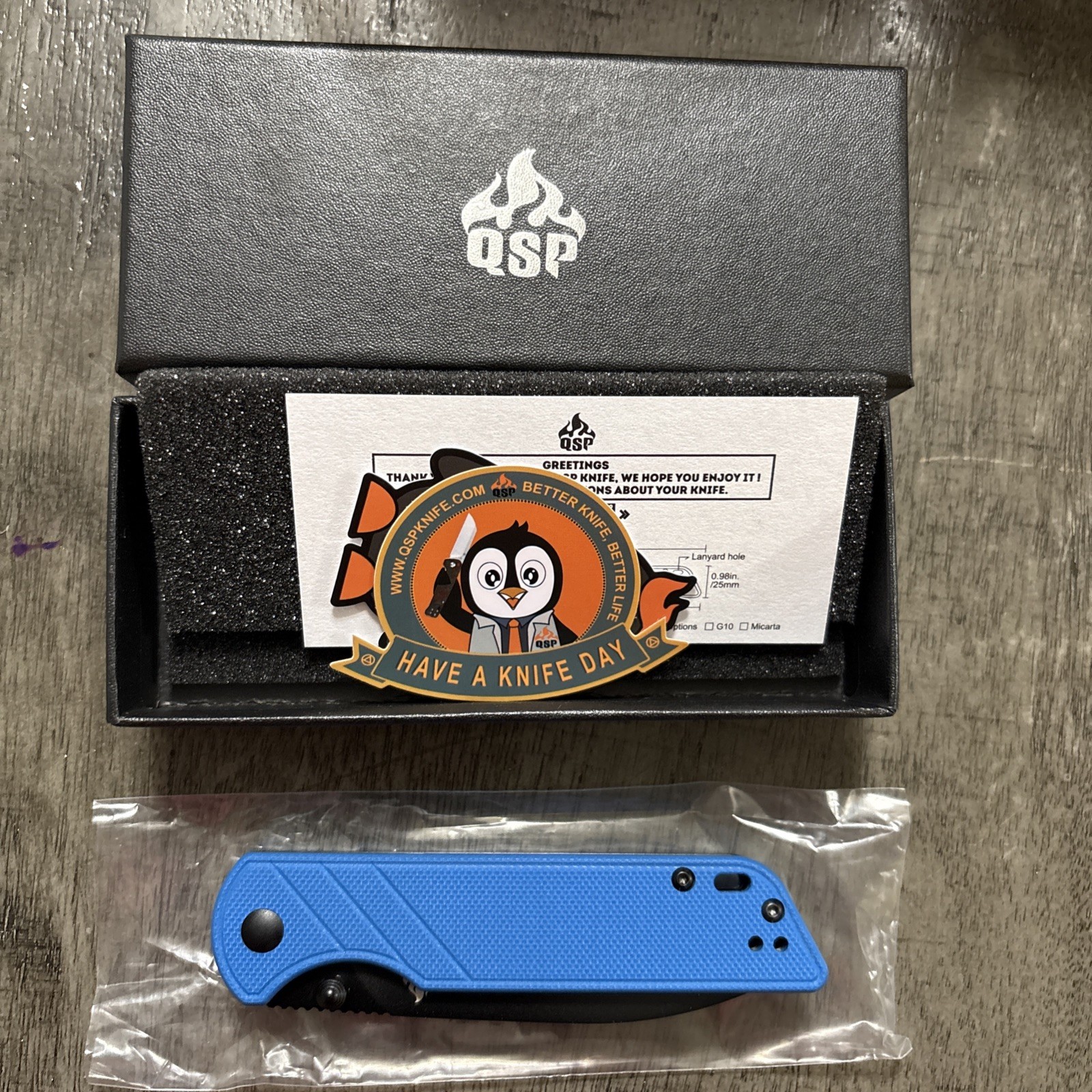 QSP Parrot Blade HQ Exclusive Black D2 Drop Point Blade Blue G-10 Handle QSP Parrot Blade HQ Exclusive Black D2 Drop Point Blade Blue G-10 Handle