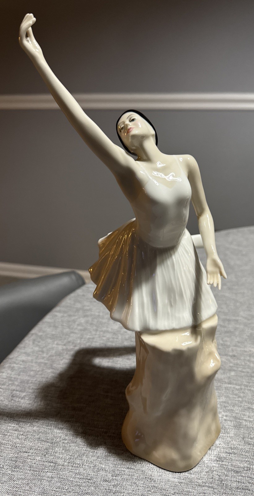 Vintage Royal Doulton porcelain figurine Reflections “Ballerina” Vintage Royal Doulton porcelain figurine Reflections “Ballerina”