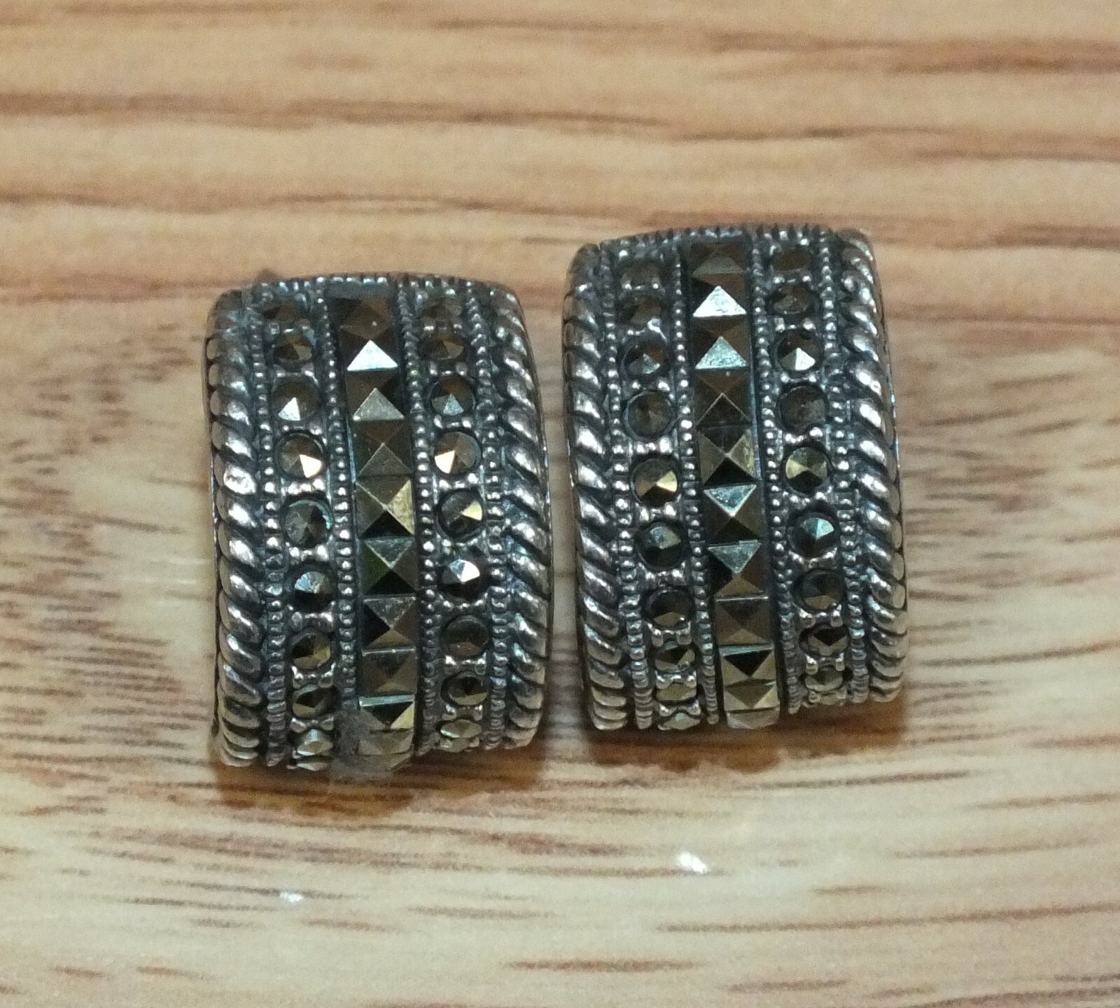 Vintage 925 Silver CFJ Half Hoop Women\'s Stud Back Earrings For Pierced Ears 