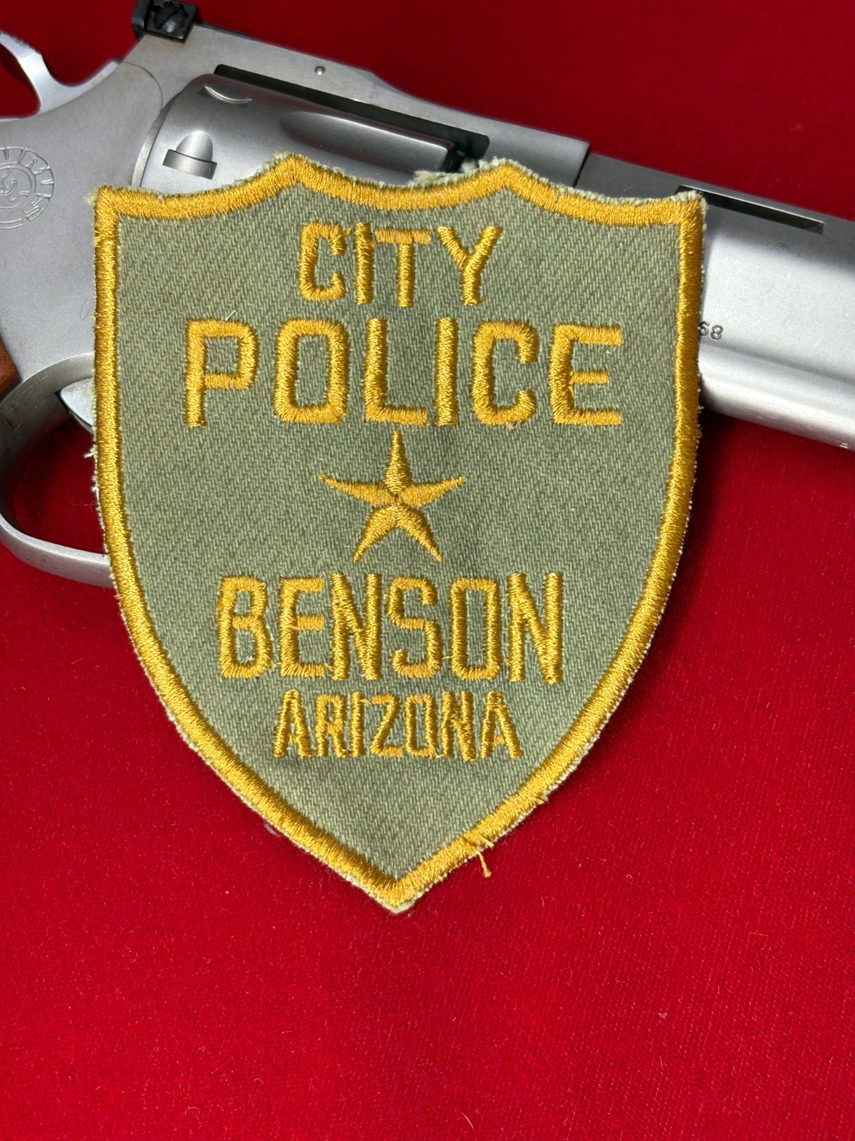 VTG/OBSOLETE (BENSON, AZ CITY POLICE) CHEESE CLOTH SHOULDER PATCH, (UNUSED) RARE VTG/OBSOLETE (BENSON, AZ CITY POLICE) CHEESE CLOTH SHOULDER PATCH, (UNUSED) RARE