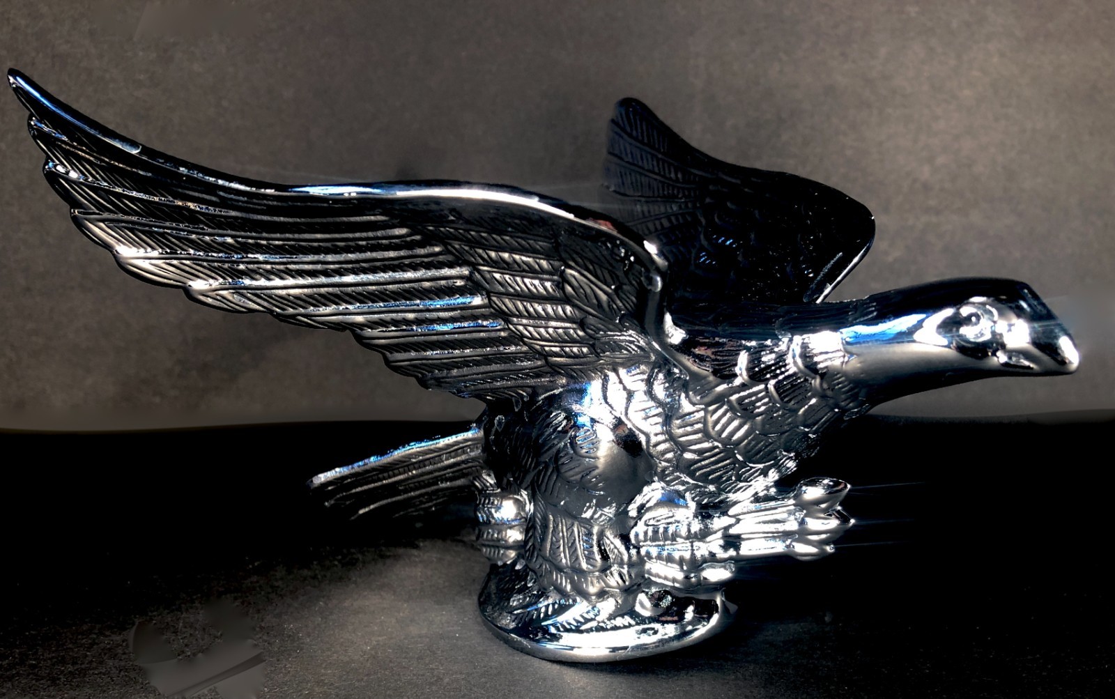 Vintage Eagle With Arrows In It\'s Claws Hood Ornament  NICE