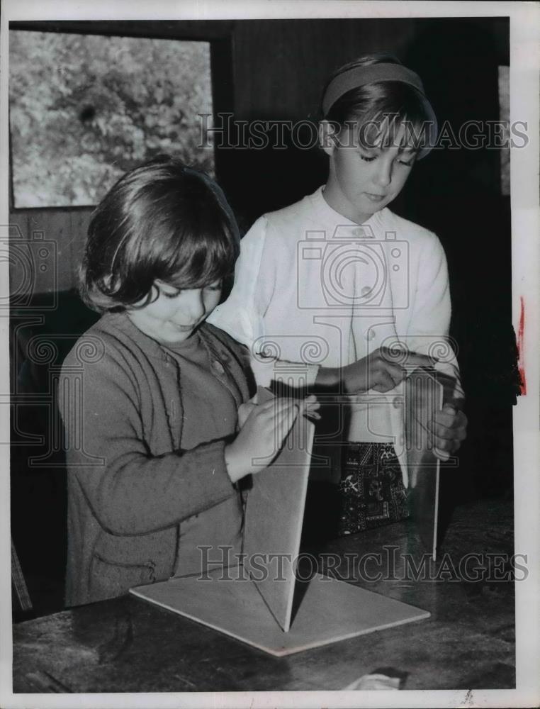 1966 Press Photo Norma Nunley and Tina Obelenus of Painesville - nef15421
