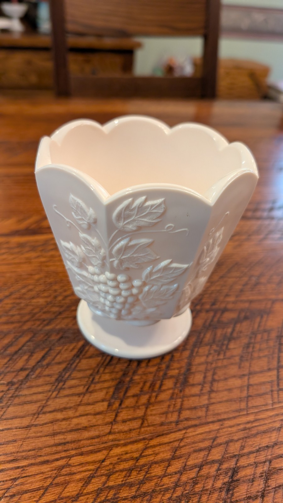 Napco Shell Pink Milk Glass Jeanette Pedestal Planter Grapes #2250 Cleveland OH