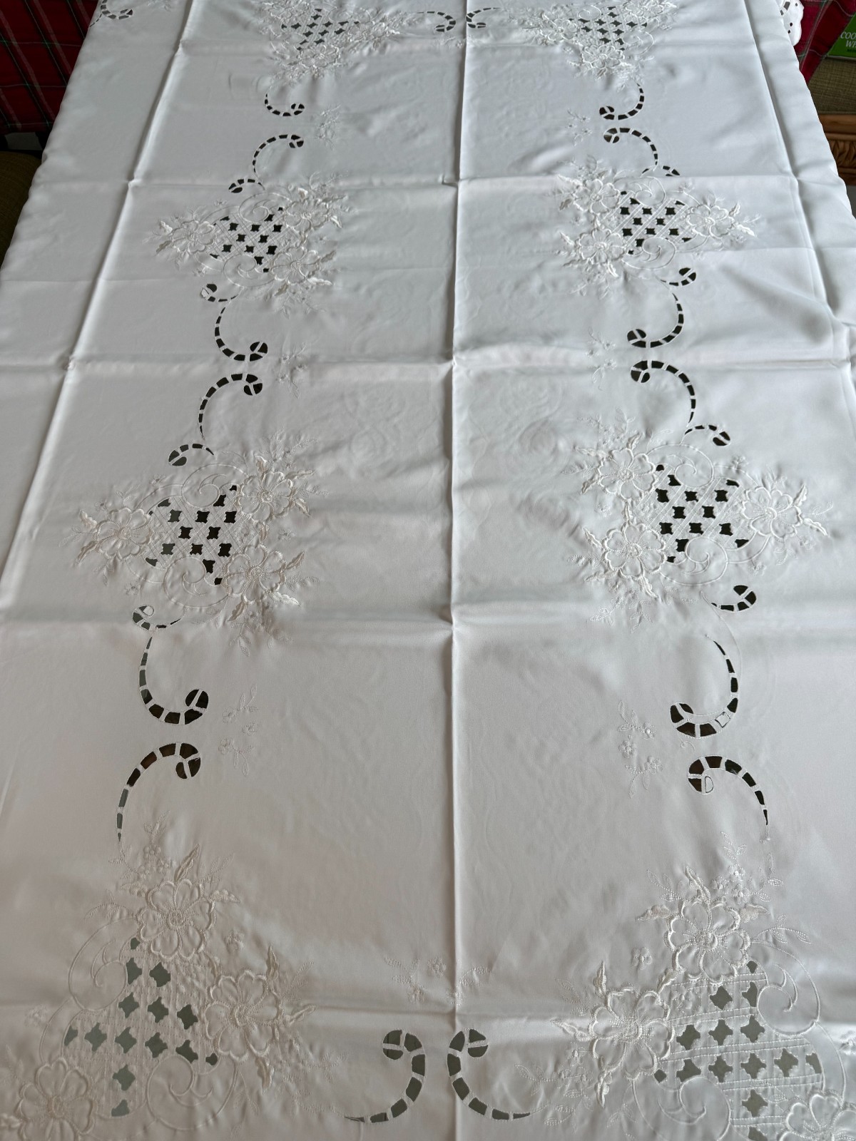 Vintage Wedding Tablecloth 12 Napkins Handcrafted 72x 108 Bordado a Mao Elegant