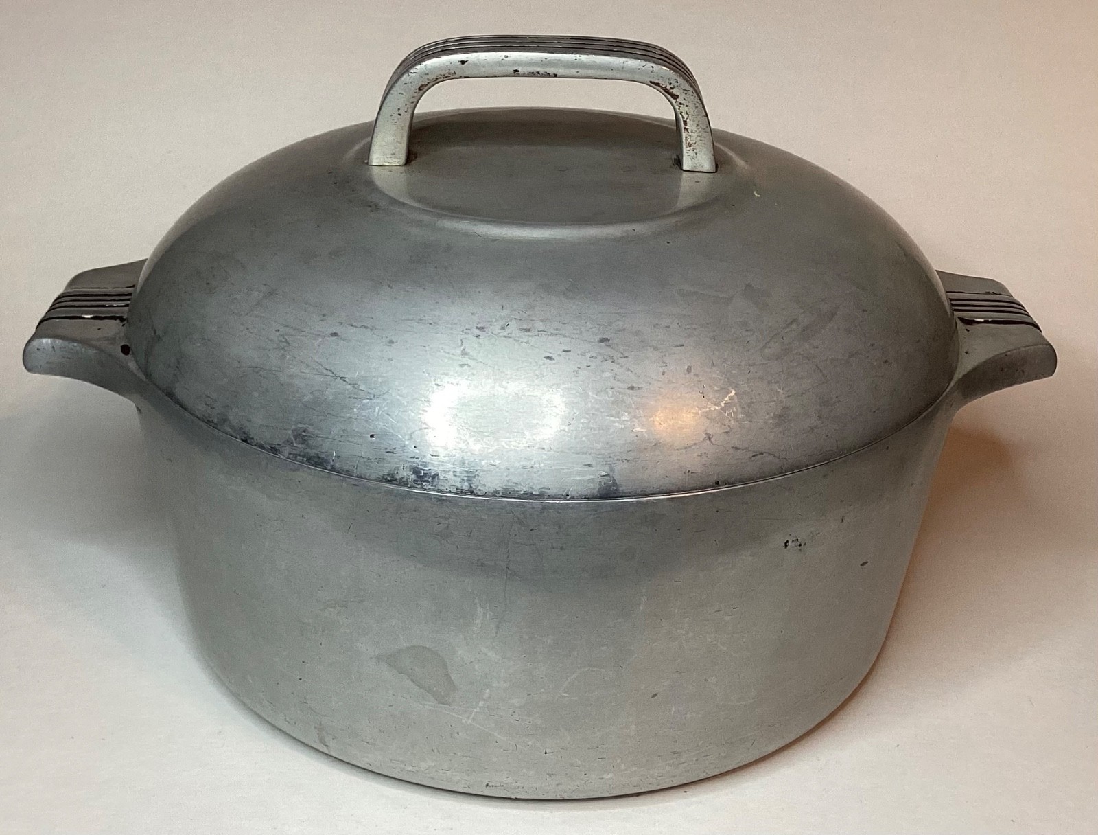 VTG WAGNER WARE SIDNEY O MAGNALITE 4248-M DUTCH OVEN W/CAST TRIVET