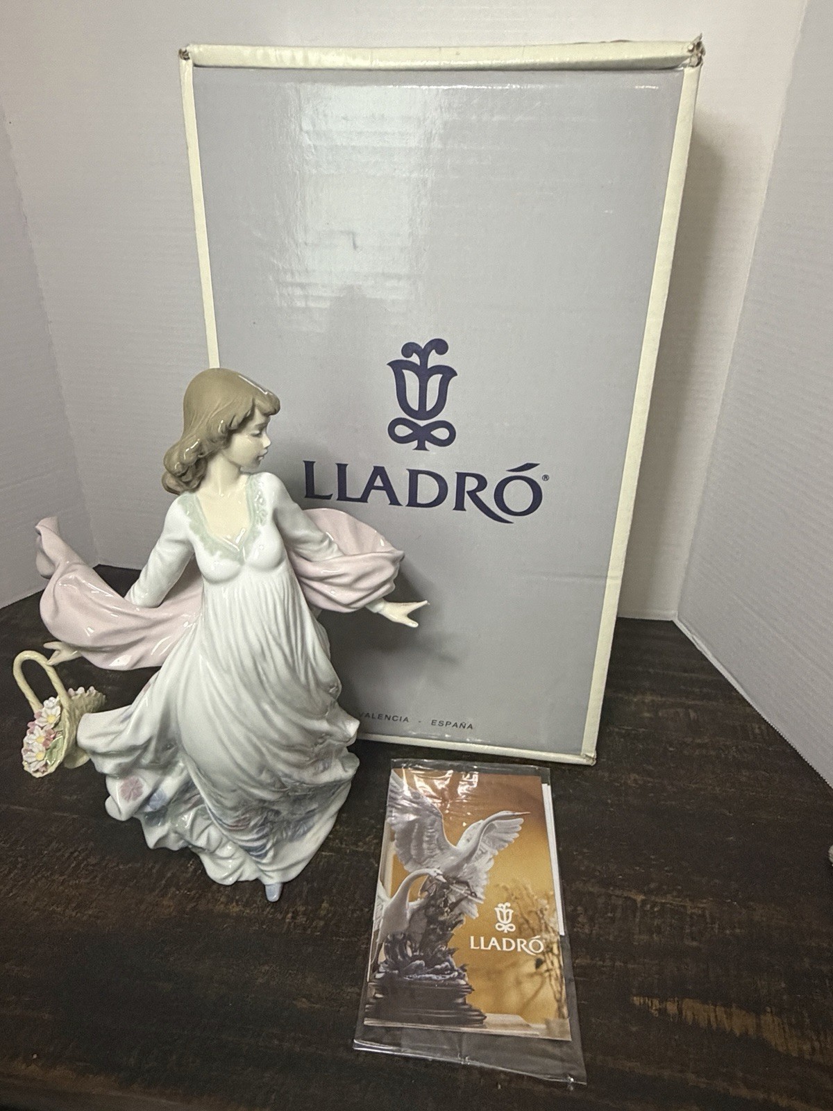 LLADRO 5898 SPRING SPLENDOR GIRL FLOWERS FIGURINE MADE IN SPAIN RETIRED w/Box