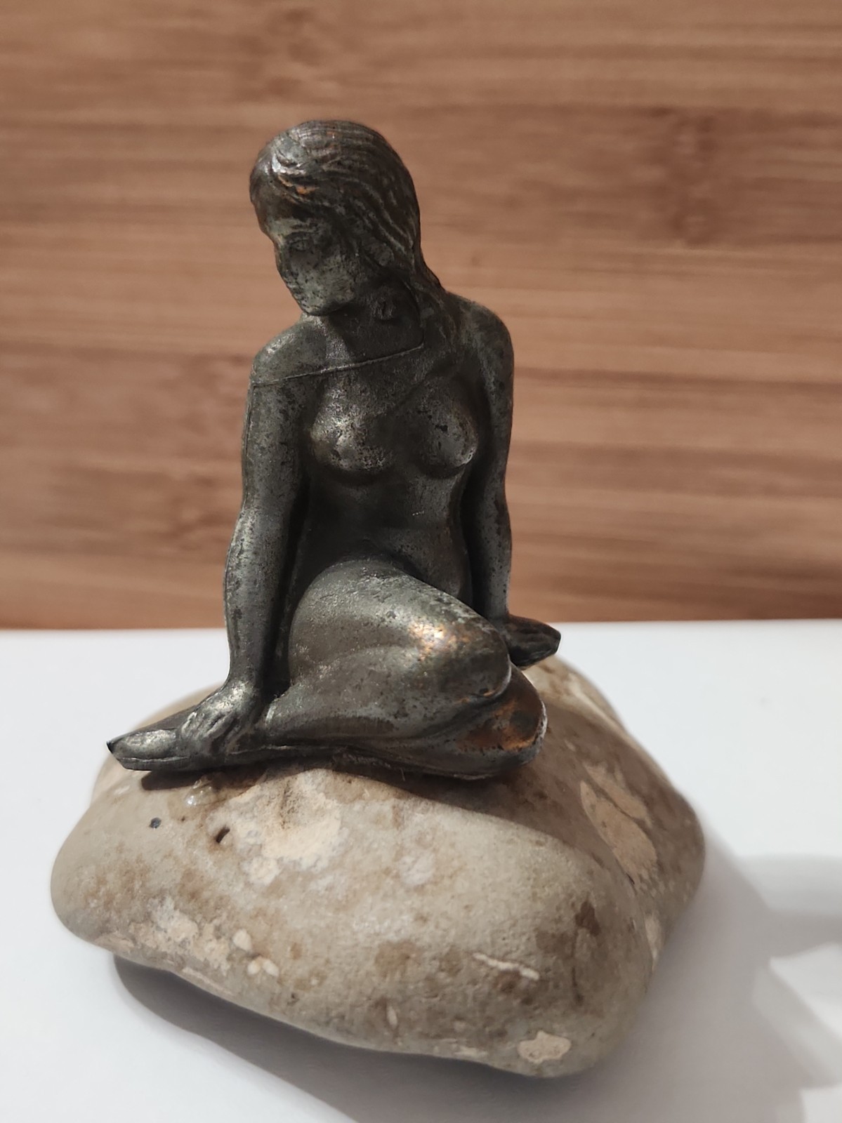  VINTAGE Bronzed Metal 1960\'s Mermaid On Rock Figurine Paperweight 3.5\