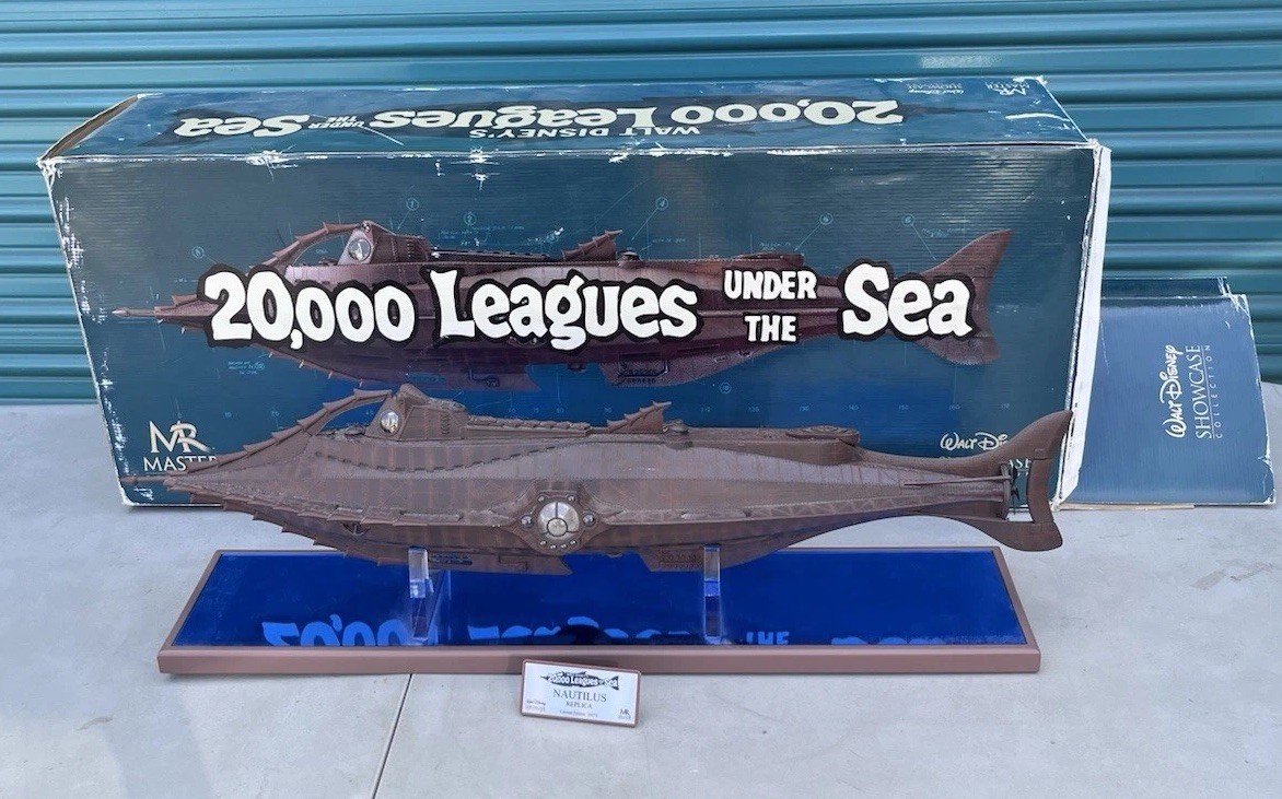 2005 Master Replicas Disney Showcase 20,000 Leagues Under The Sea Nautilus Ship 2005 Master Replicas Disney Showcase 20,000 Leagues Under The Sea Nautilus Ship