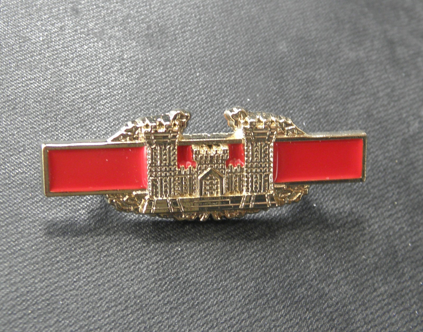 US ARMY COMBAT ENGINEER AWARD LAPEL PIN BADGE 1.5 INCHES