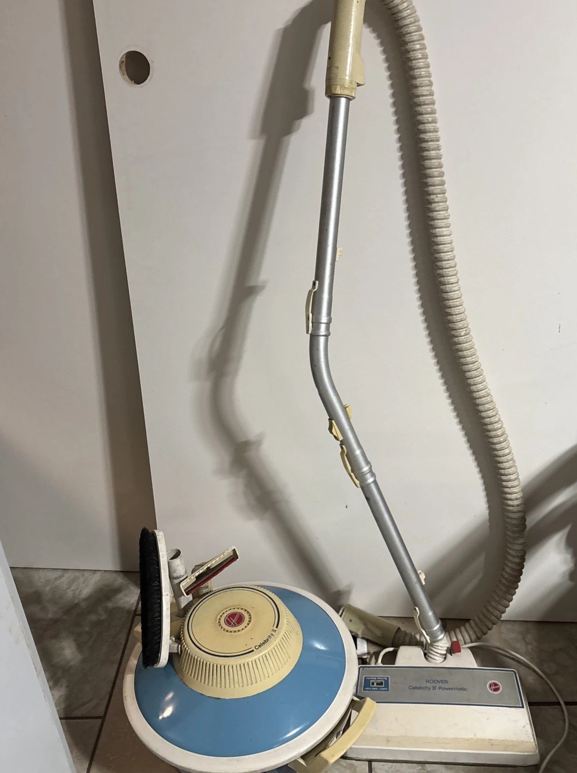 vintage hoover celebrity II vacuum Cleaner S3059-030 Used With Accesorios /hose