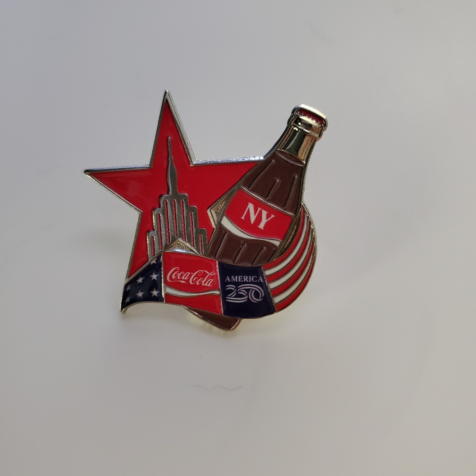 Coca-Cola America 250 New York Empire State Building Enamel Lapel Pin Red Star