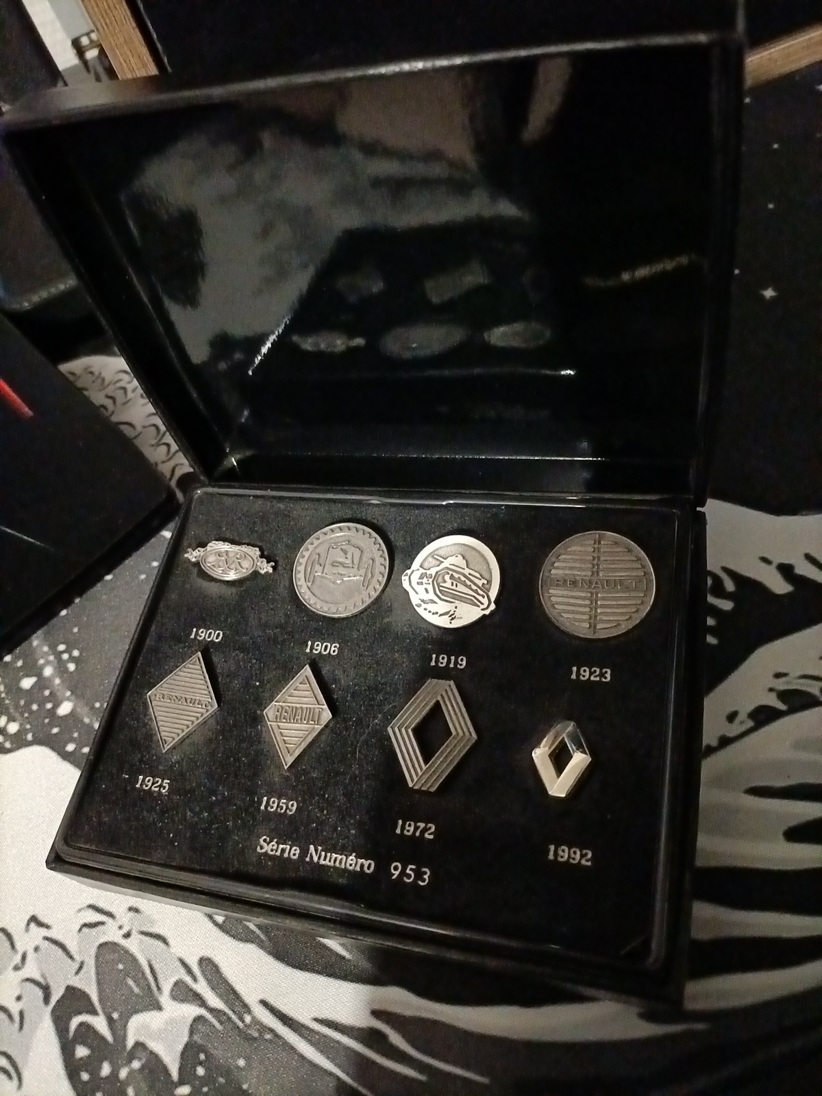Renault Limited Series 953 Collector Pin's Lot Box