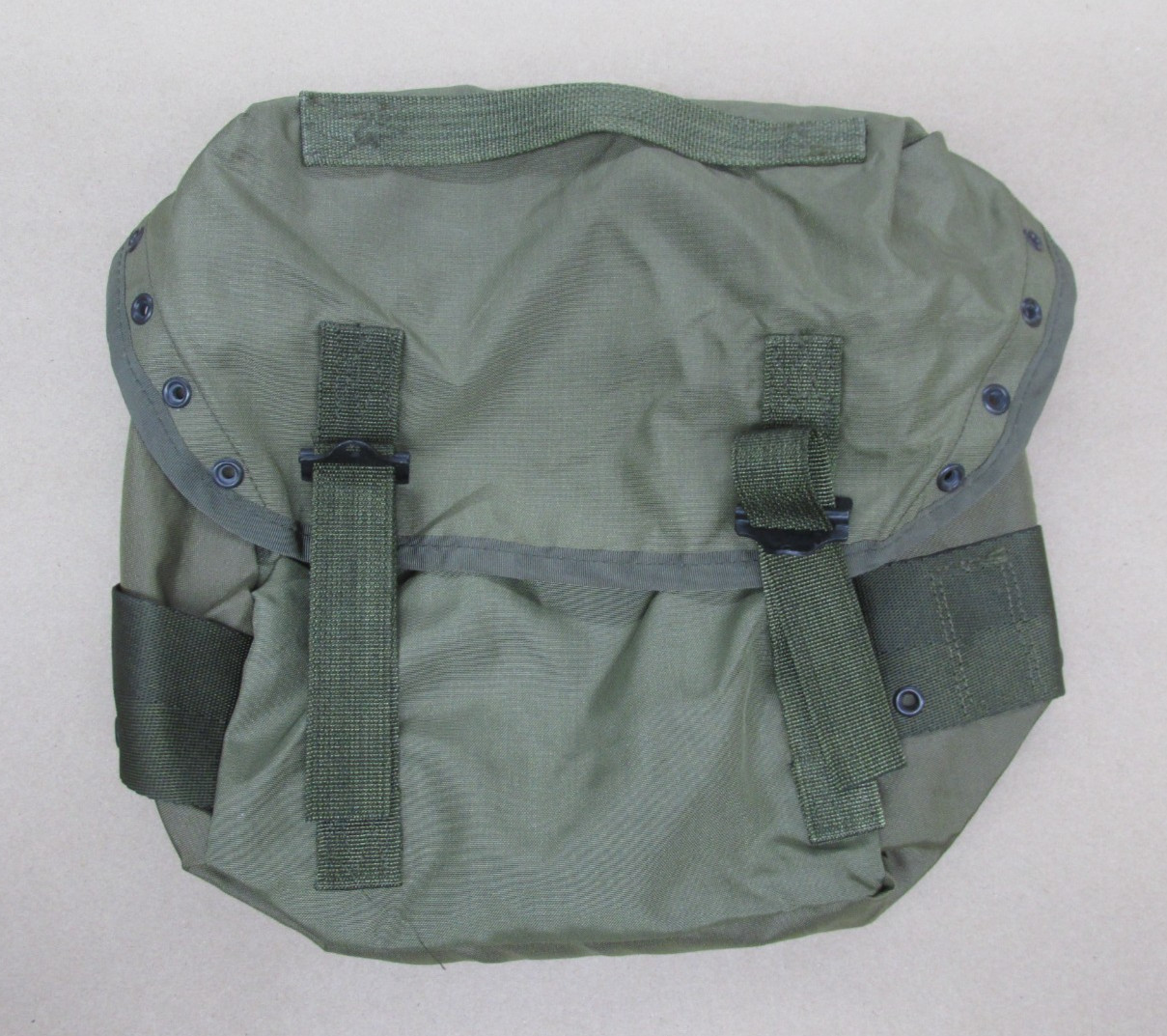NICE Vintage US Made Commercial Nylon OD Green Training/Butt Pack NICE Vintage US Made Commercial Nylon OD Green Training/Butt Pack
