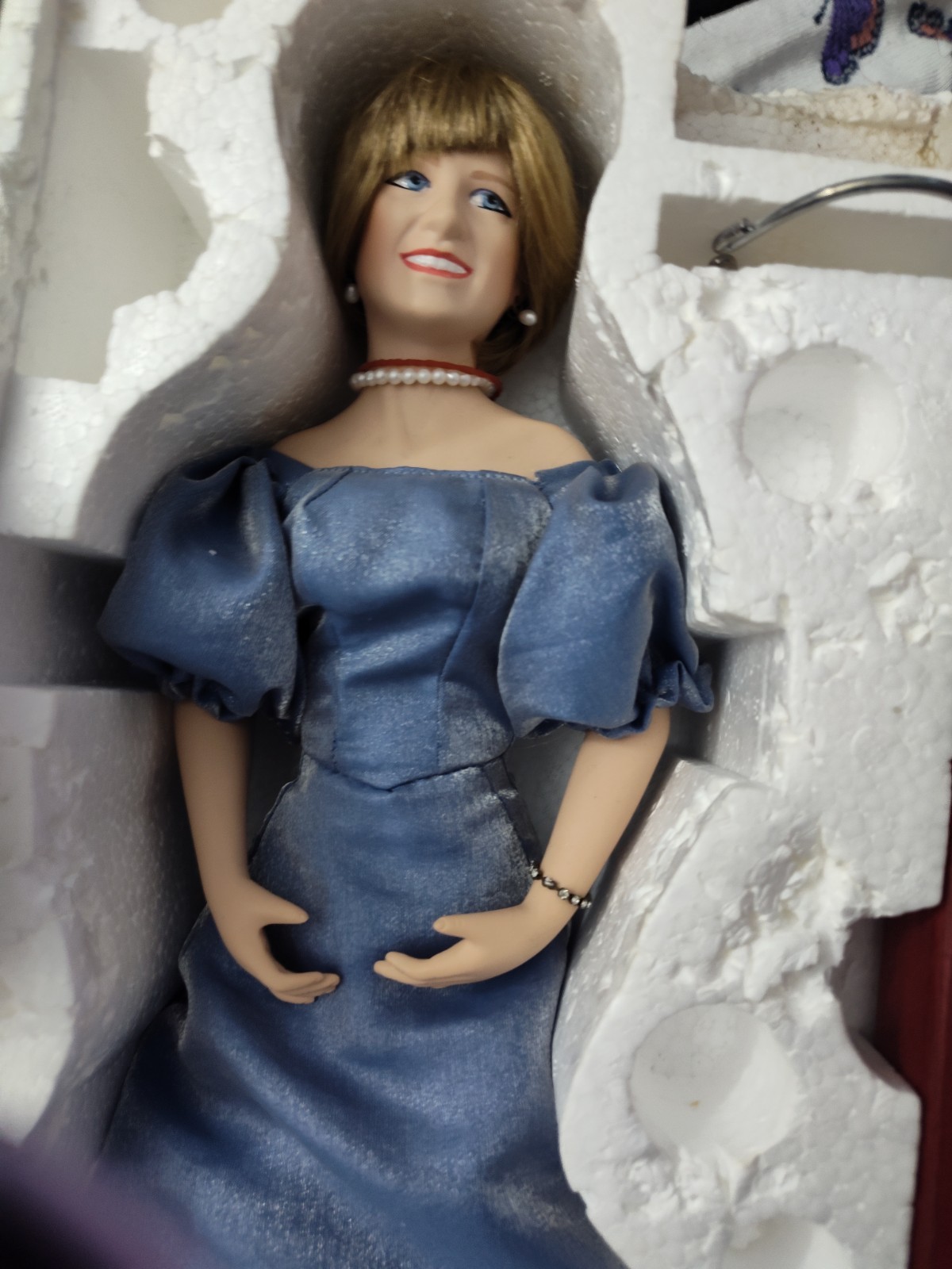 Princess Diana Memorial Doll The Queen Of Hearts Porcelain Doll 1997 Issue Princess Diana Memorial Doll The Queen Of Hearts Porcelain Doll 1997 Issue