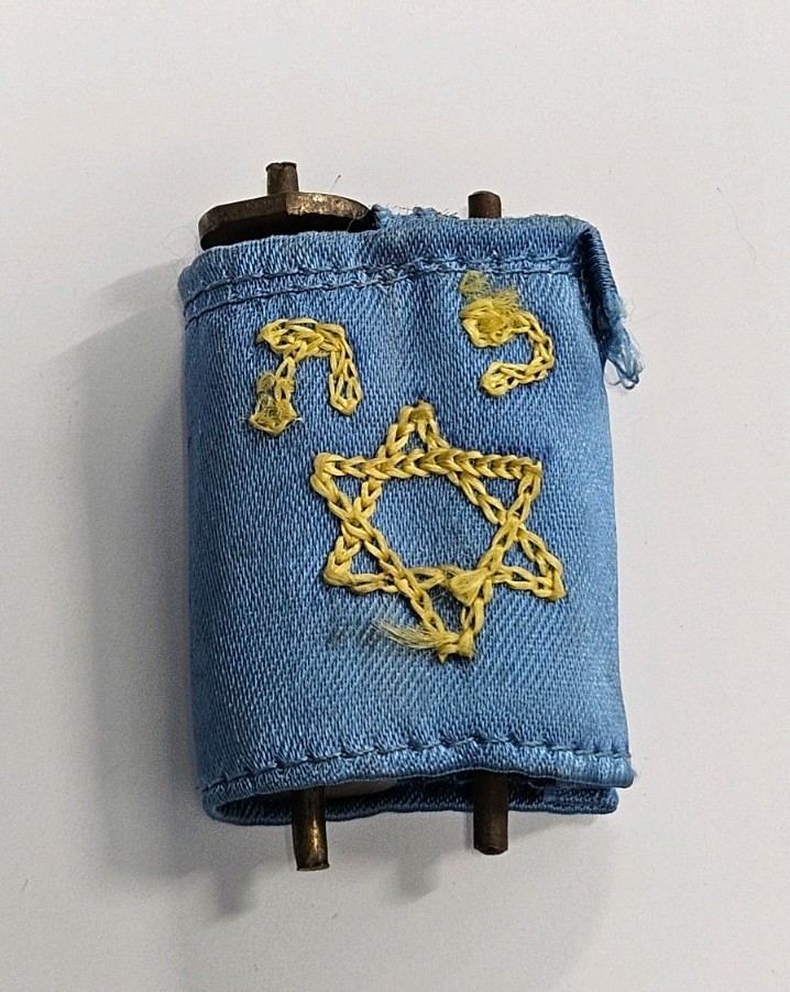 Antique Miniature Jewish Torah Scroll brass roller.  beautiful condition JUDAICA