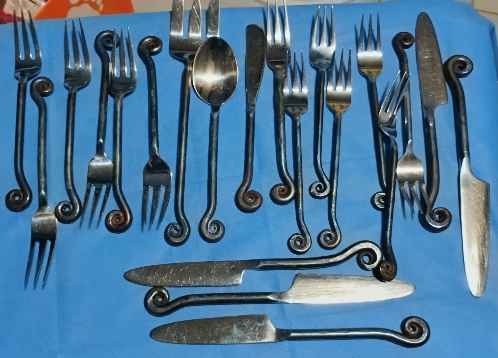 Vintage POTTERY BARN FIDDLEHEAD - FERN Black Iron Stainless Steel Flatware 21pcs