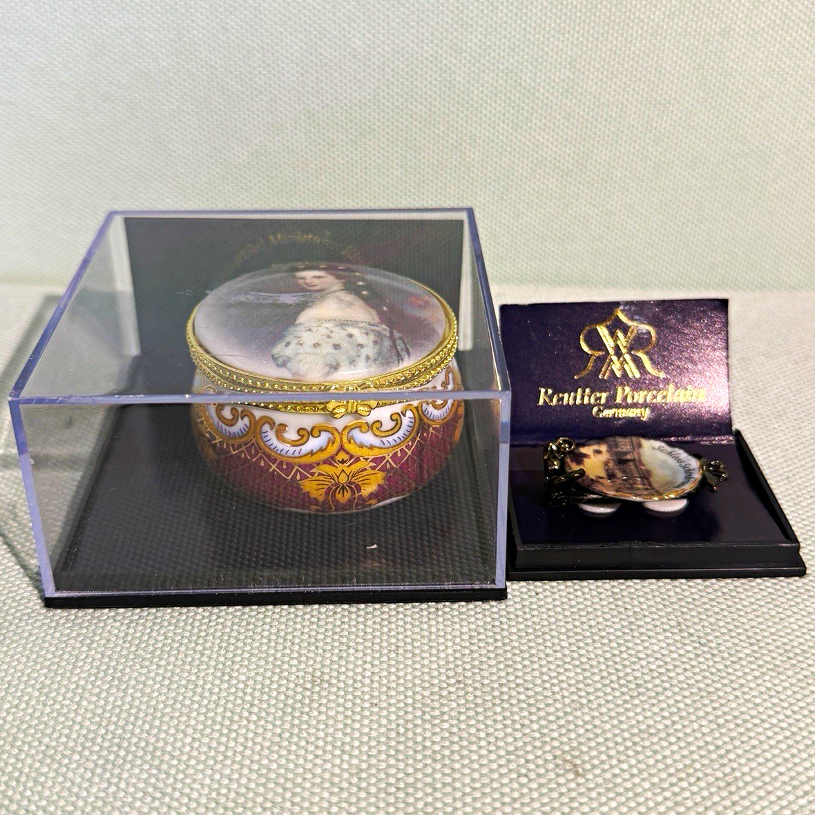 Reutter Porzellan Germany Miniature Porcelain Brooch Scenic Design w Box & Case