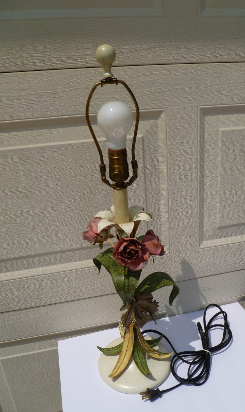 Vintage 1970-1980s Original Handmade Tole Floral Rose Metal Table Lamp Works Vintage 1970-1980s Original Handmade Tole Floral Rose Metal Table Lamp Works
