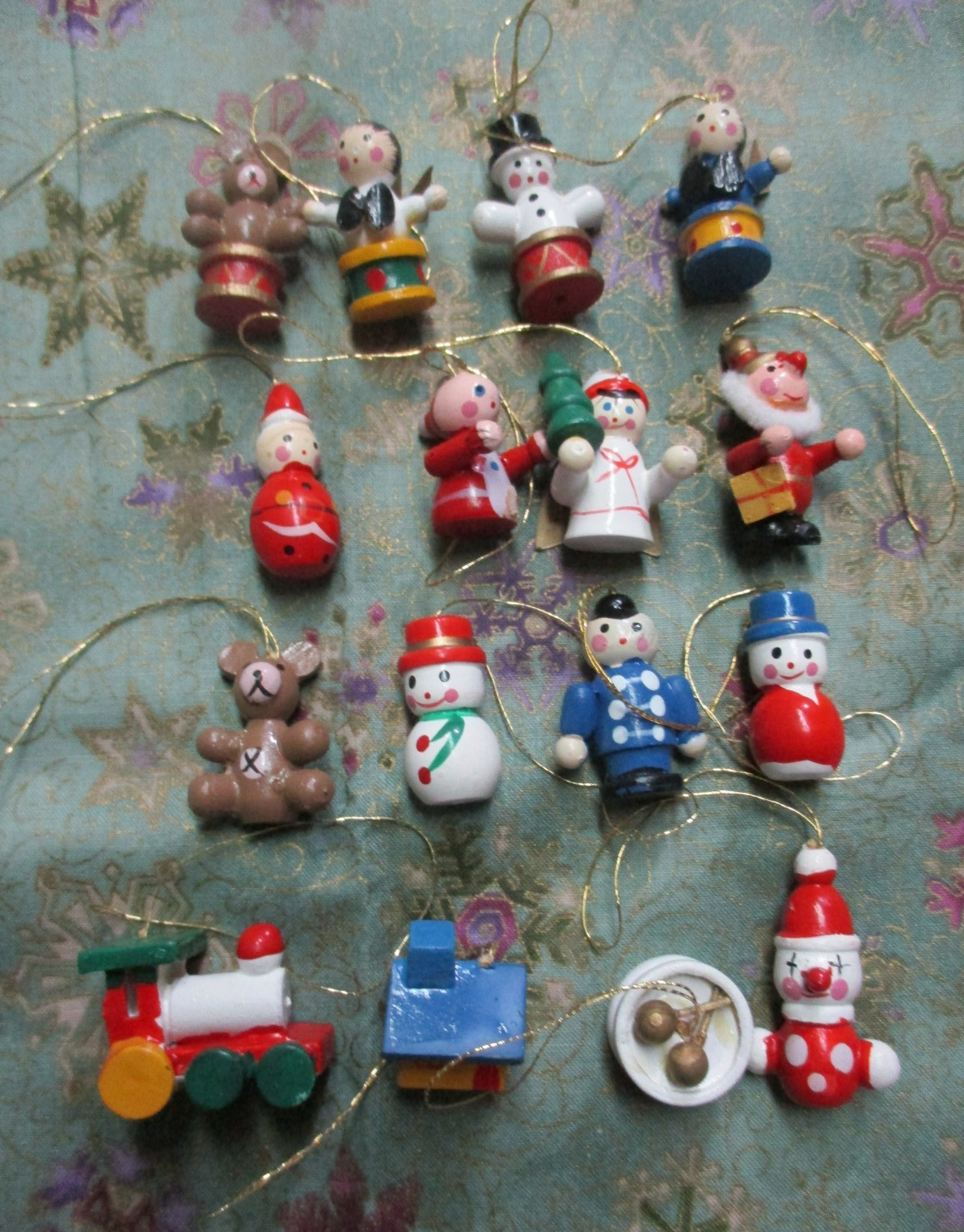 Lot Of 16 Vtg Handpainted Wooden Miniature Christmas Tree Ornaments