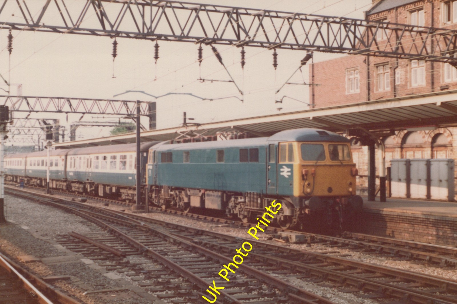 Railway Photo 6x4 BR Blue - Class 87 87??? arrival at Crewe c1978