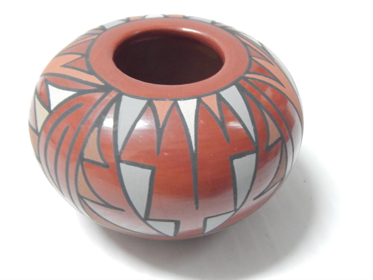 A LITTLE GEM:  VINTAGE MINIATURE SNGD POJOAQUE INDIAN POLYCHROME POTTERY POT
