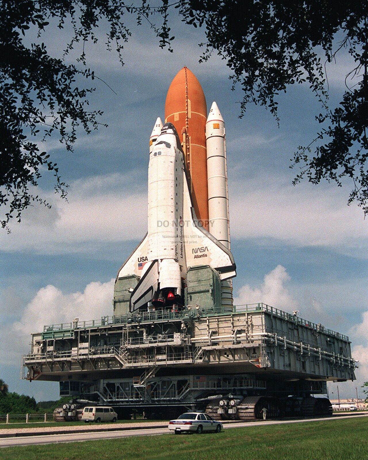 SPACE SHUTTLE ATLANTIS ROLLS TO LAUNCH PAD FOR STS-79   8X10 NASA PHOTO (EP-413)