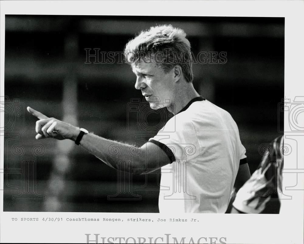 1991 Press Photo Strikers\' Thomas Rongen gives instructions. - lrx92838