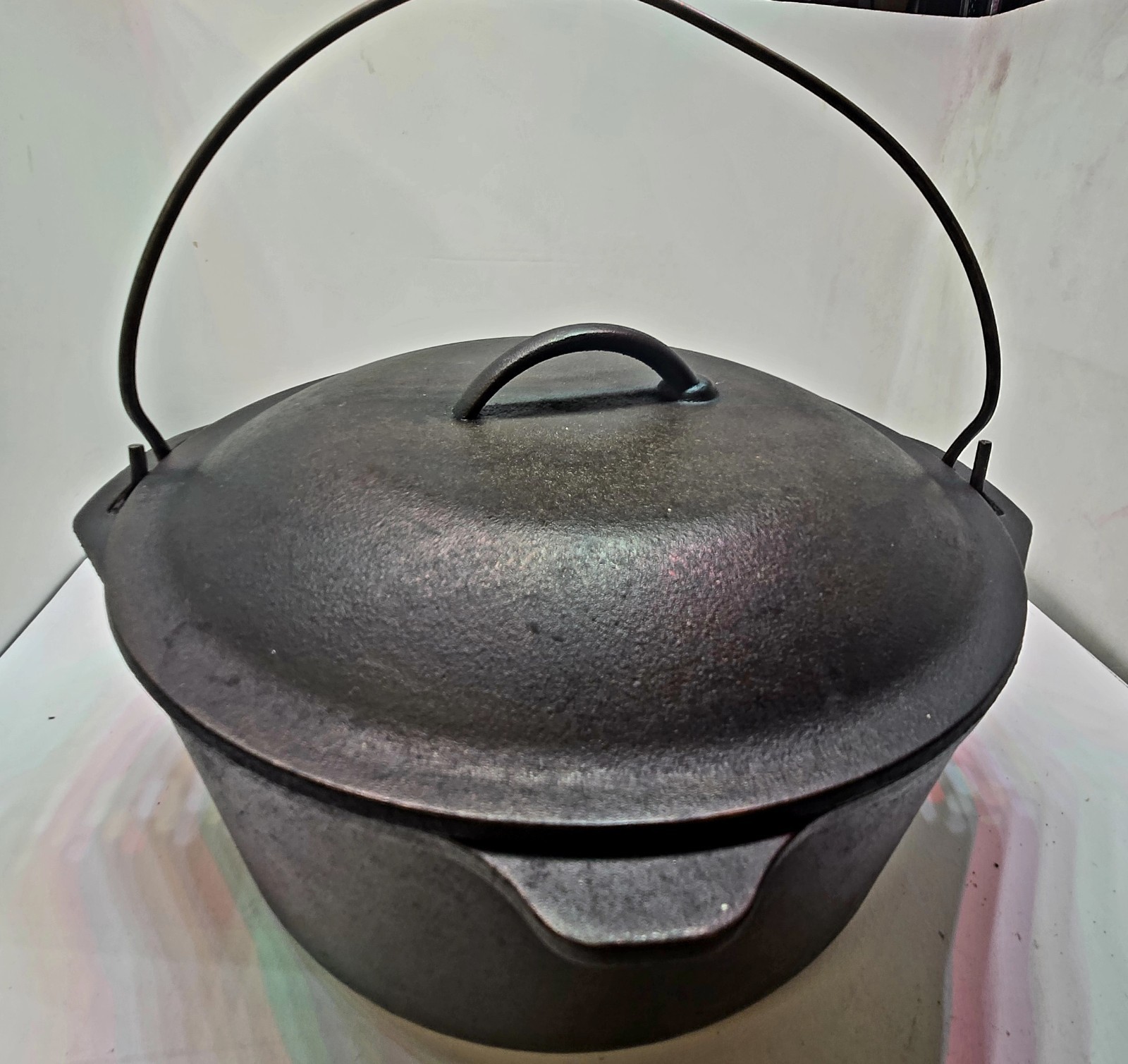 Vintage Lodge 10 1/4 inch Cast Iron Dutch Oven 8 DO W/ Drip Lid Made in USA 