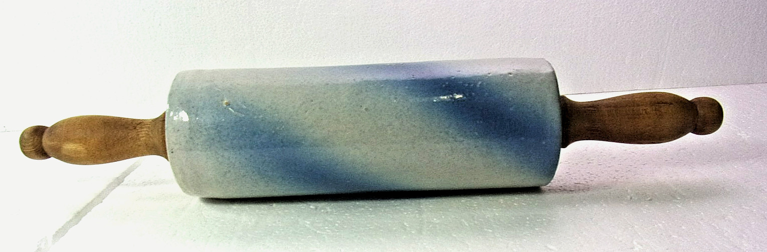 ANTIQUE VINTAGE DIFFUSED BLUE AND WHITE SWIRL STONEWARE ROLLING PIN 15\