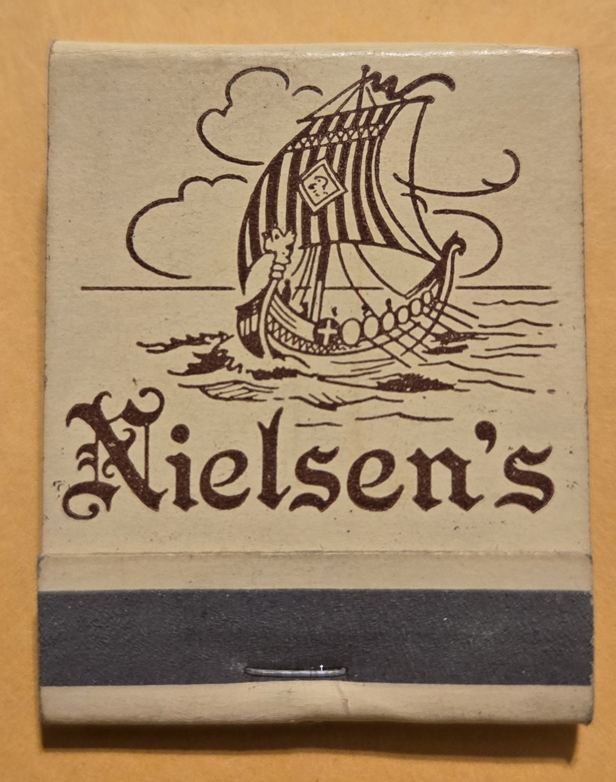 Nielsen\'s Restaurant, Chicago, IL Vtg Unused Matchbook A7