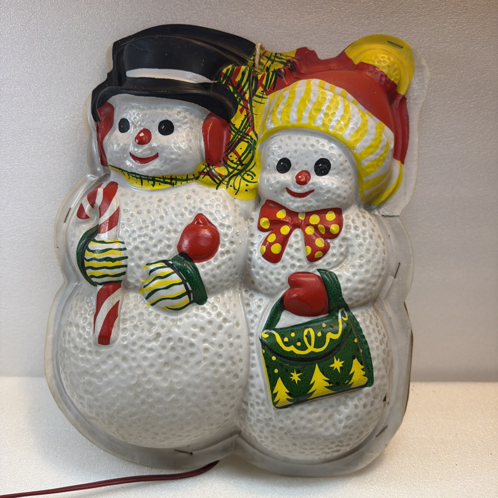 ​Vtg Lighted Vacuum Form Plastic Snowman Couple Wall Plaque Christmas Decor 3D