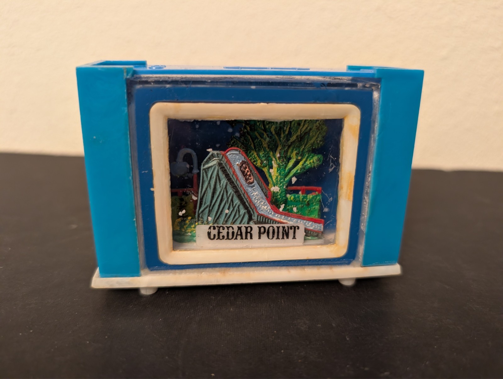Vtg Cedar Point Sandusky, OH Salt & Pepper Shakers Hard Plastic Snowdome-Unique