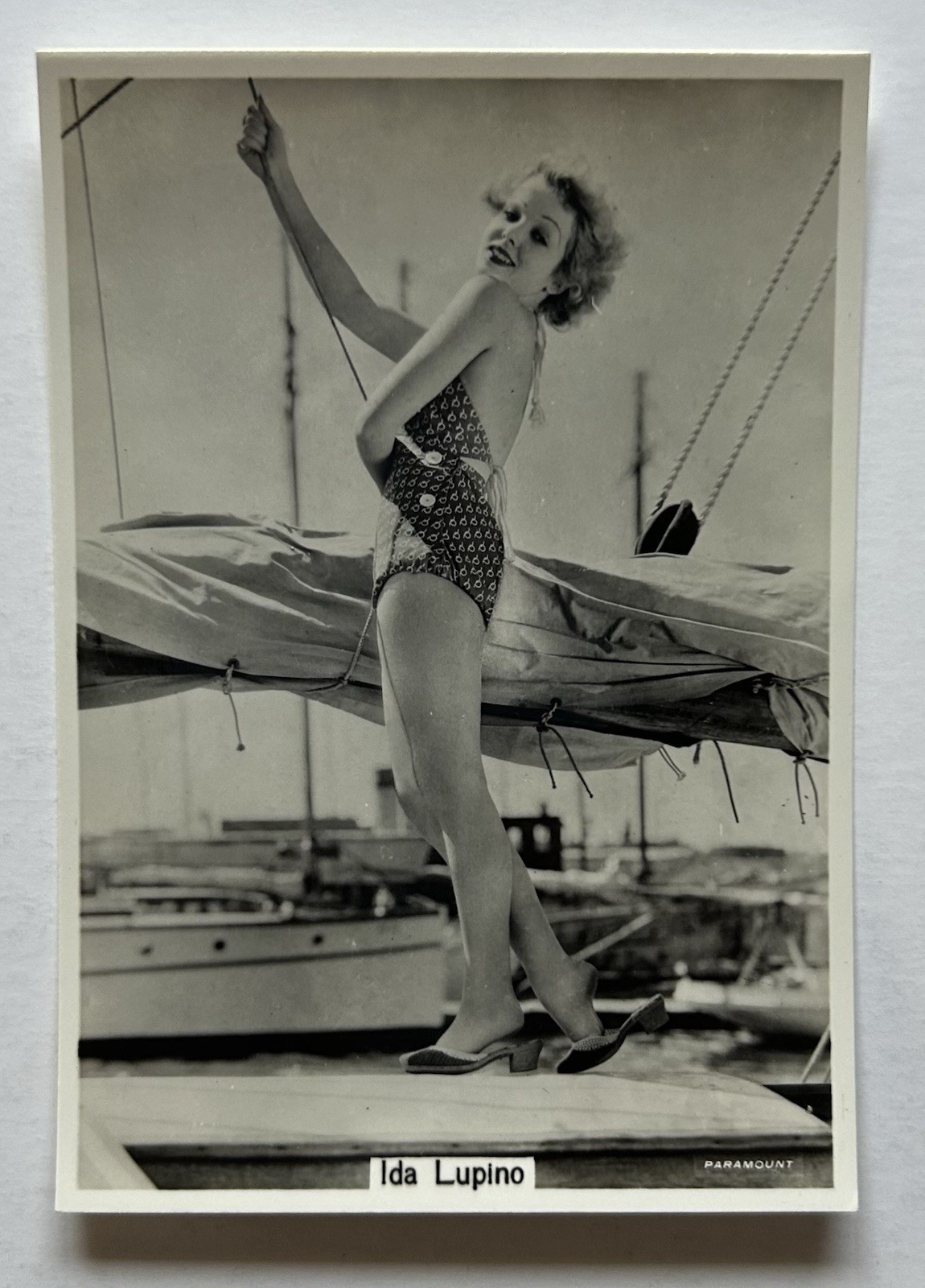 1938 Godfrey Phillips Beauties of Today Ida Lupino Large Tobacco Card #16 OT1 1938 Godfrey Phillips Beauties of Today Ida Lupino Large Tobacco Card #16 OT1