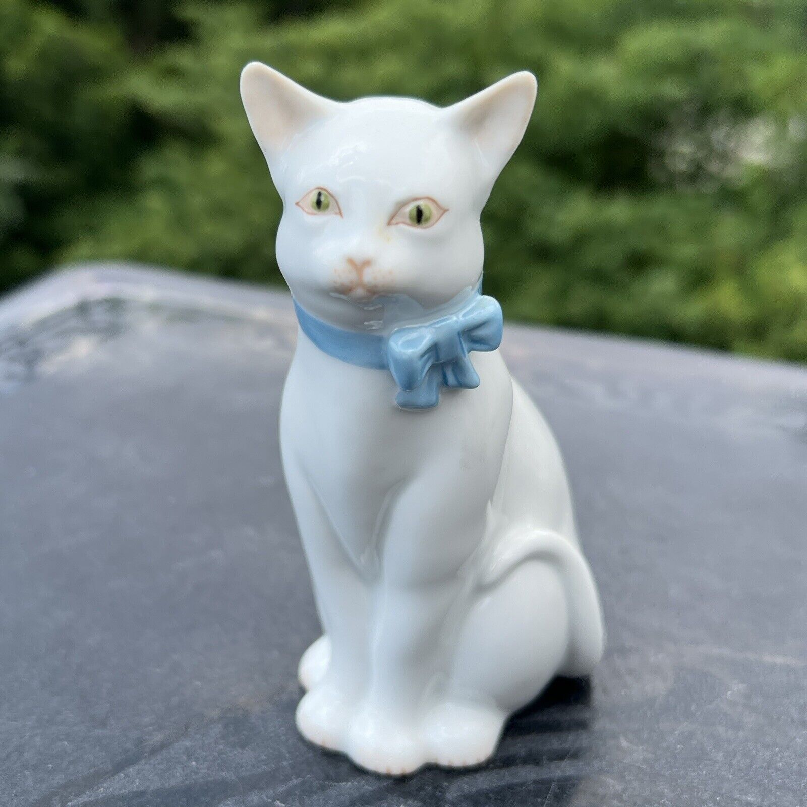 Vtg HEREND Fine Porcelain White Cat with Blue Ribbon Collar Figurine Hungary