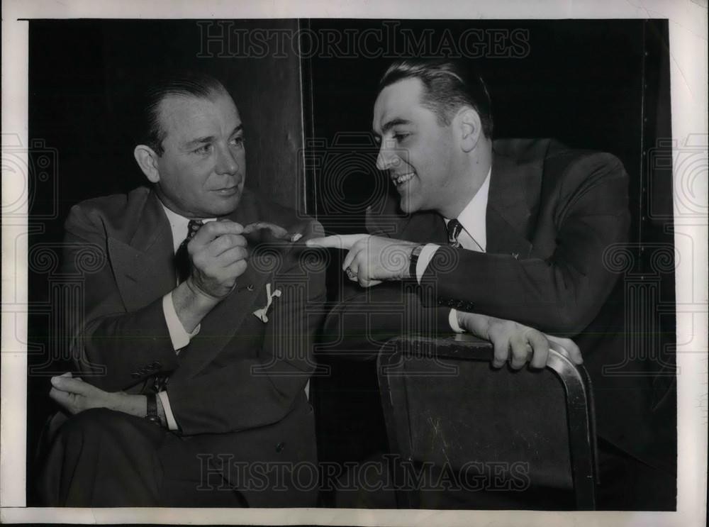 1944 Press Photo White Sox Manager Jimmy Dykes With Leo Boudreau