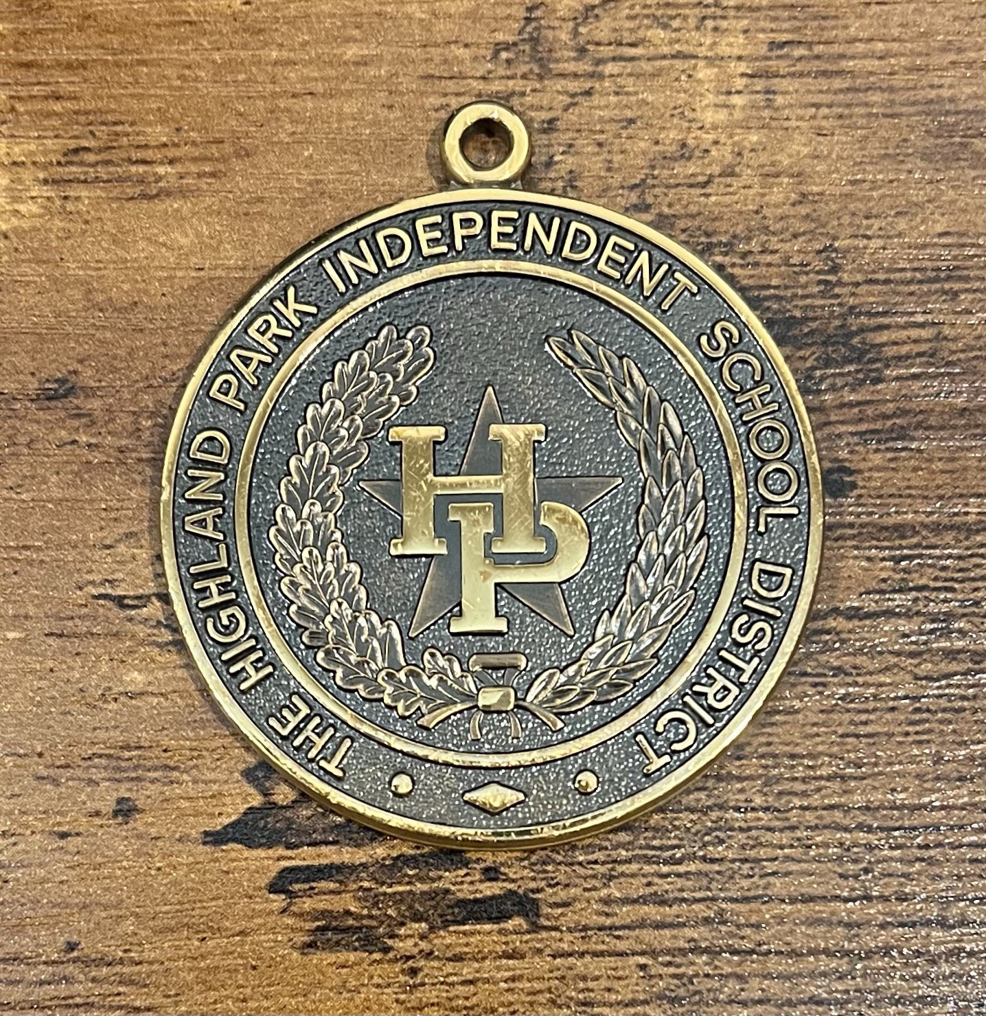 The Highland Park Independent School District HP Medal Pendant Dallas Texas EUC