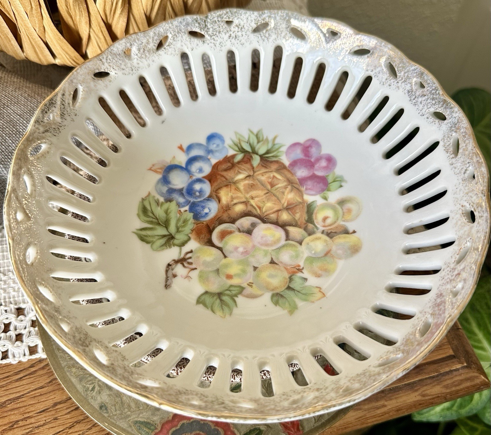 Vintage Ucagco Reticulated Porcelain GoldTrim Fruit Design Bowl Made In Japan 8