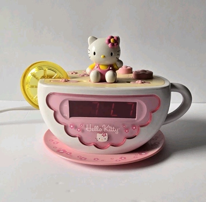 2009 Sanrio Hello Kitty Tea Cup Radio Alarm Clock w Night Light Working Vintage 