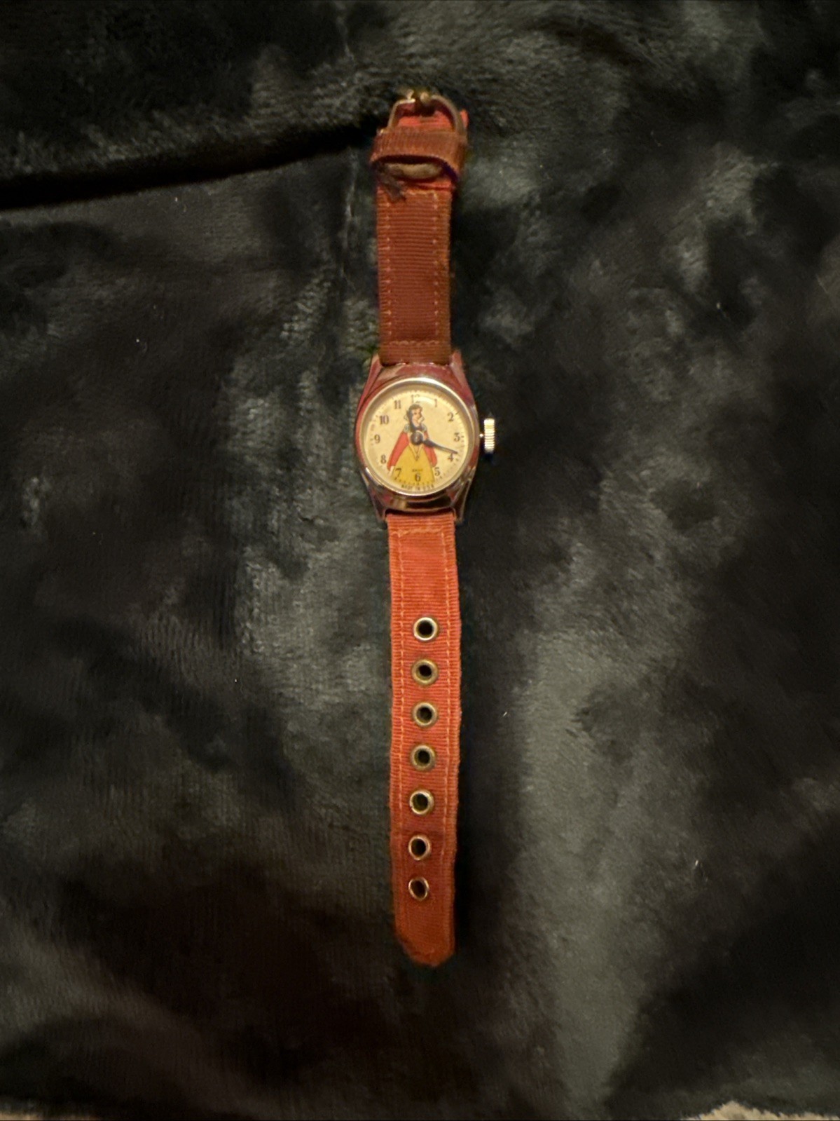 vintage 1950s/1960s Walt Disney Snow White mechanical wristwatch (damaged band)