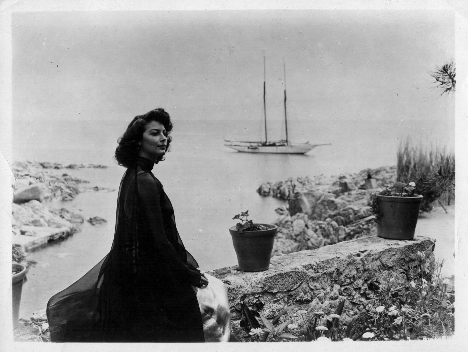 HOLLYWOOD AVA GARDNER SPAIN COSTA BRAVA BEACH CANDID 1951 ORIG PHOTO MA80