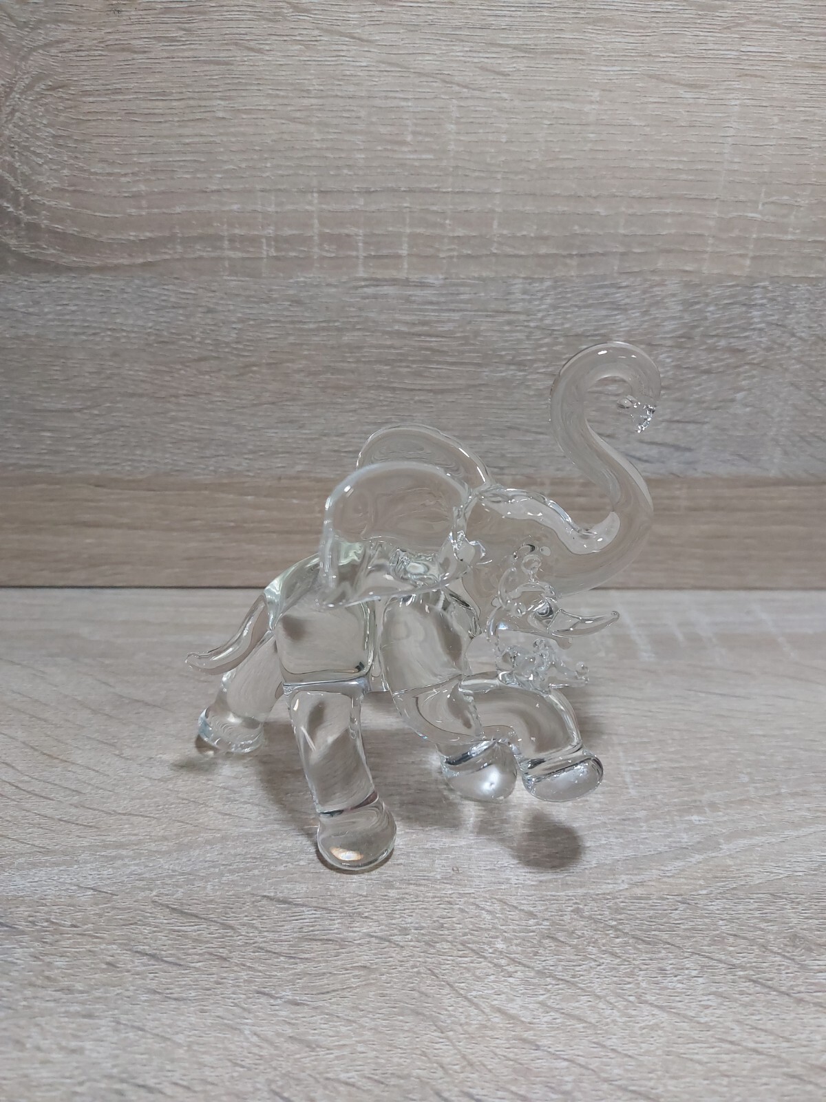 BEAUTIFUL HAND-BLOWN CRYSTAL CIRCUS ELEPHANT FIGURINE WITH MOUSE ON HIS FOOT