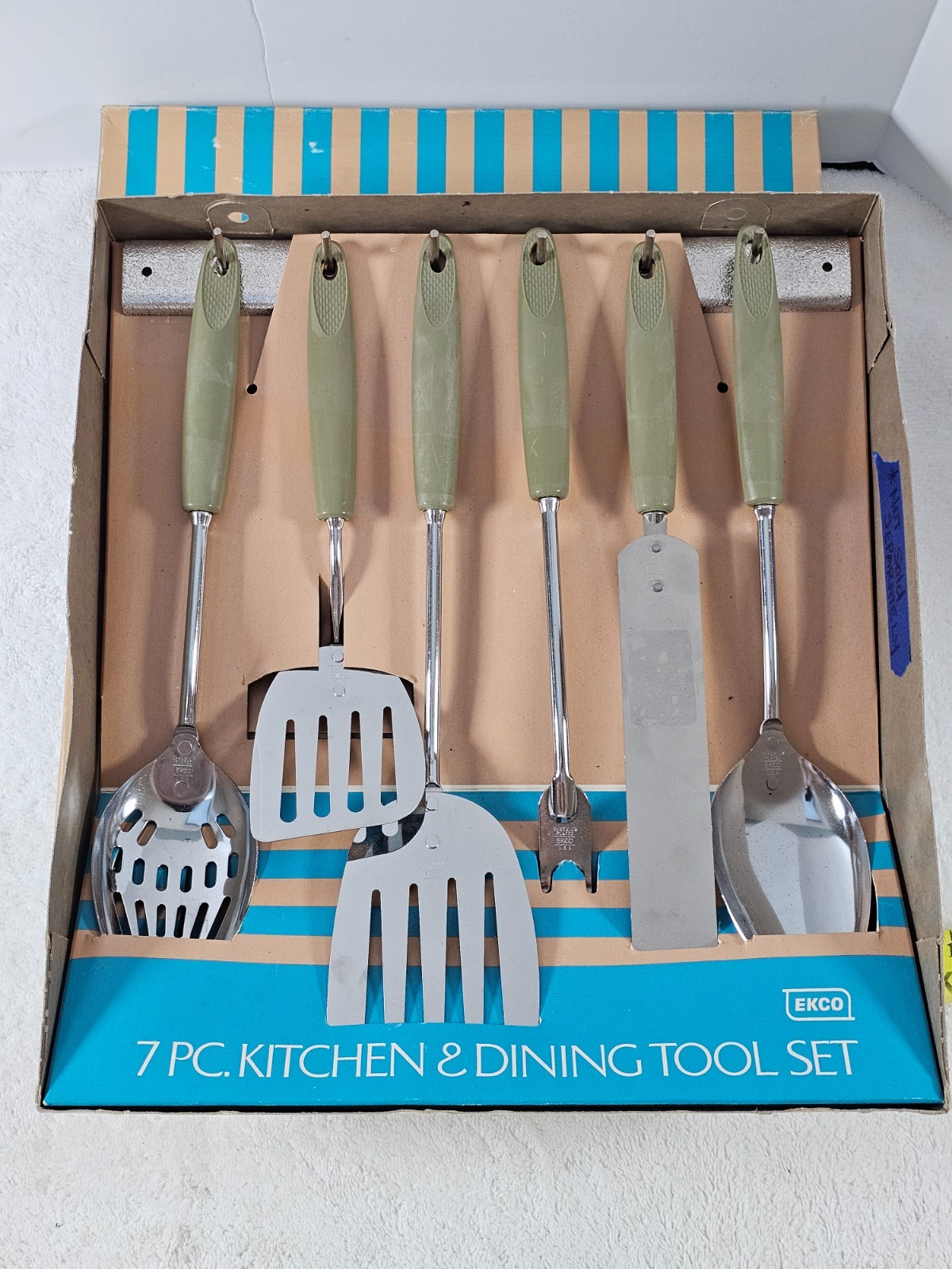 NOS Vtg EKCO 7 Pc Kitchen Utensil Set Avocado Green Rack Screws Box Mint 56092A