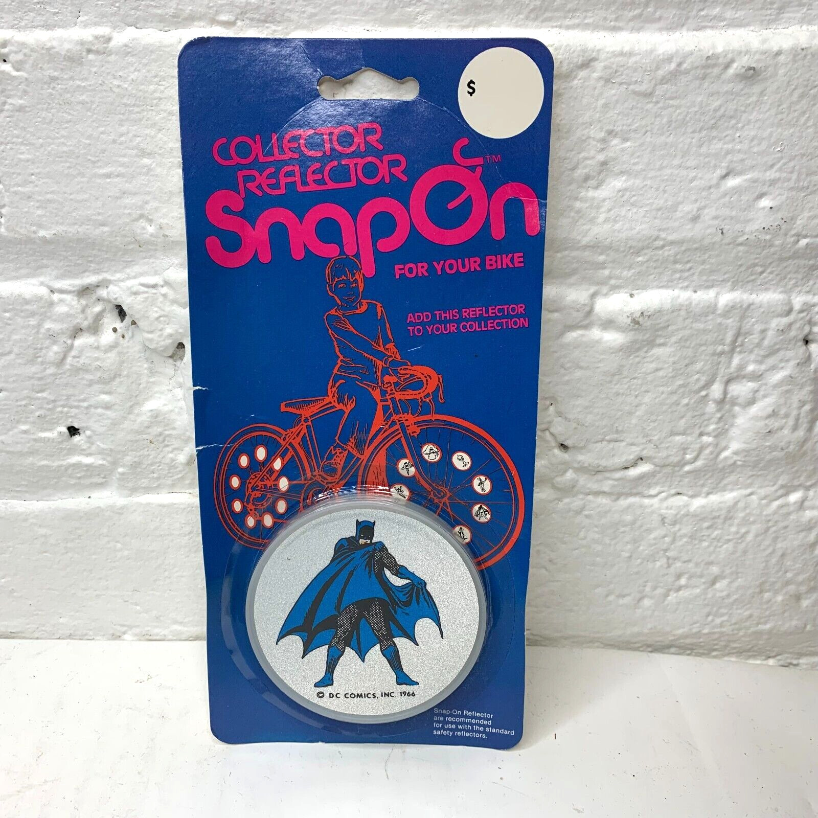 VINTAGE BATMAN SNAP ON BIKE REFLECTOR SUPERFRIENDS RARE DC JLA NEW 1978 VINTAGE BATMAN SNAP ON BIKE REFLECTOR SUPERFRIENDS RARE DC JLA NEW 1978