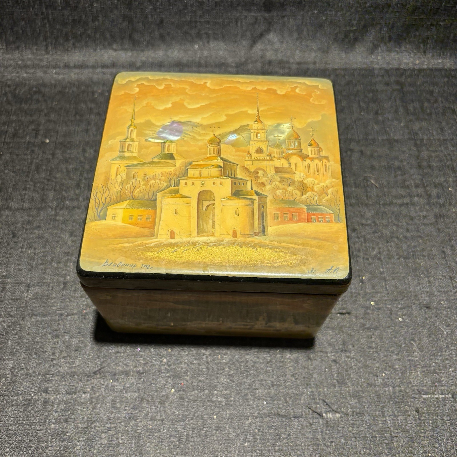 Vtg  Russian Lacquer Miniature Box – Hand-Painted \