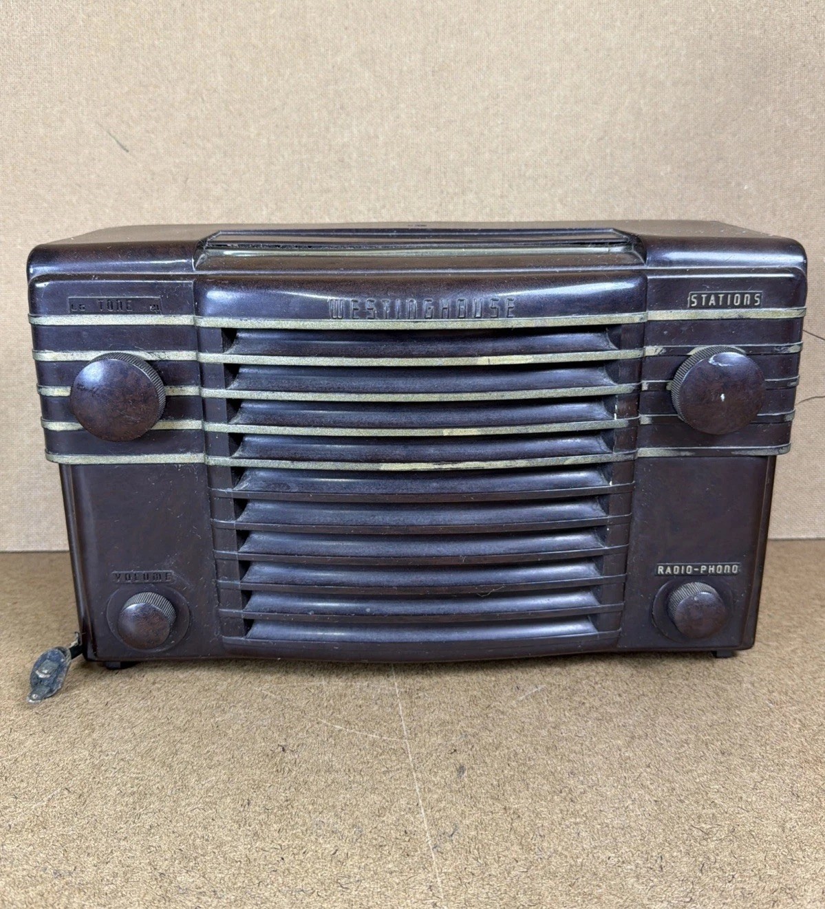 VTG 1946 Westinghouse Model H-122-A Tabletop Tube Bakelite Radio UNTESTED 13”