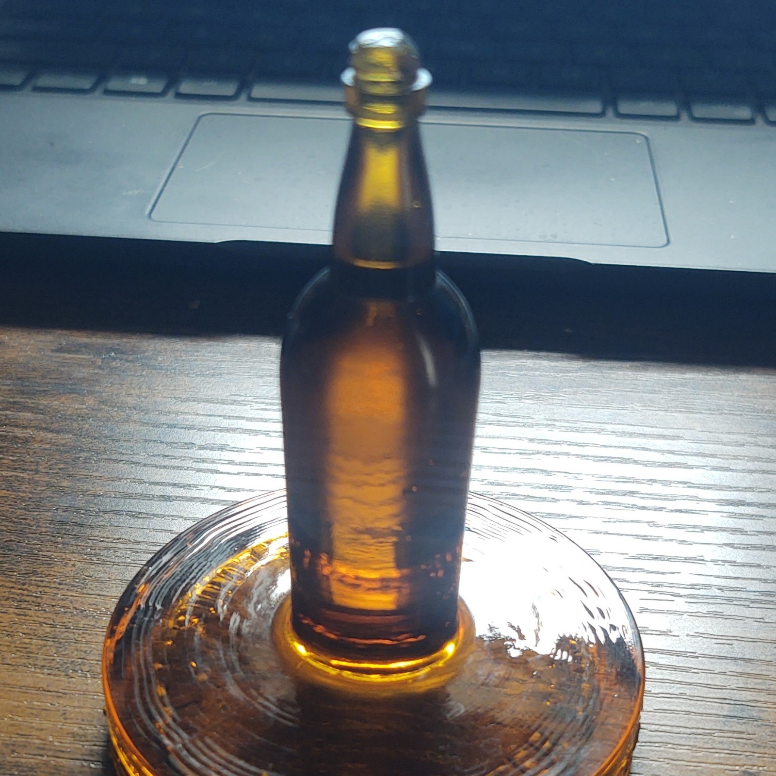 salesman sample Amber Glass Embossed Owens-Illinois Base, 1 oz salesman sample Amber Glass Embossed Owens-Illinois Base, 1 oz