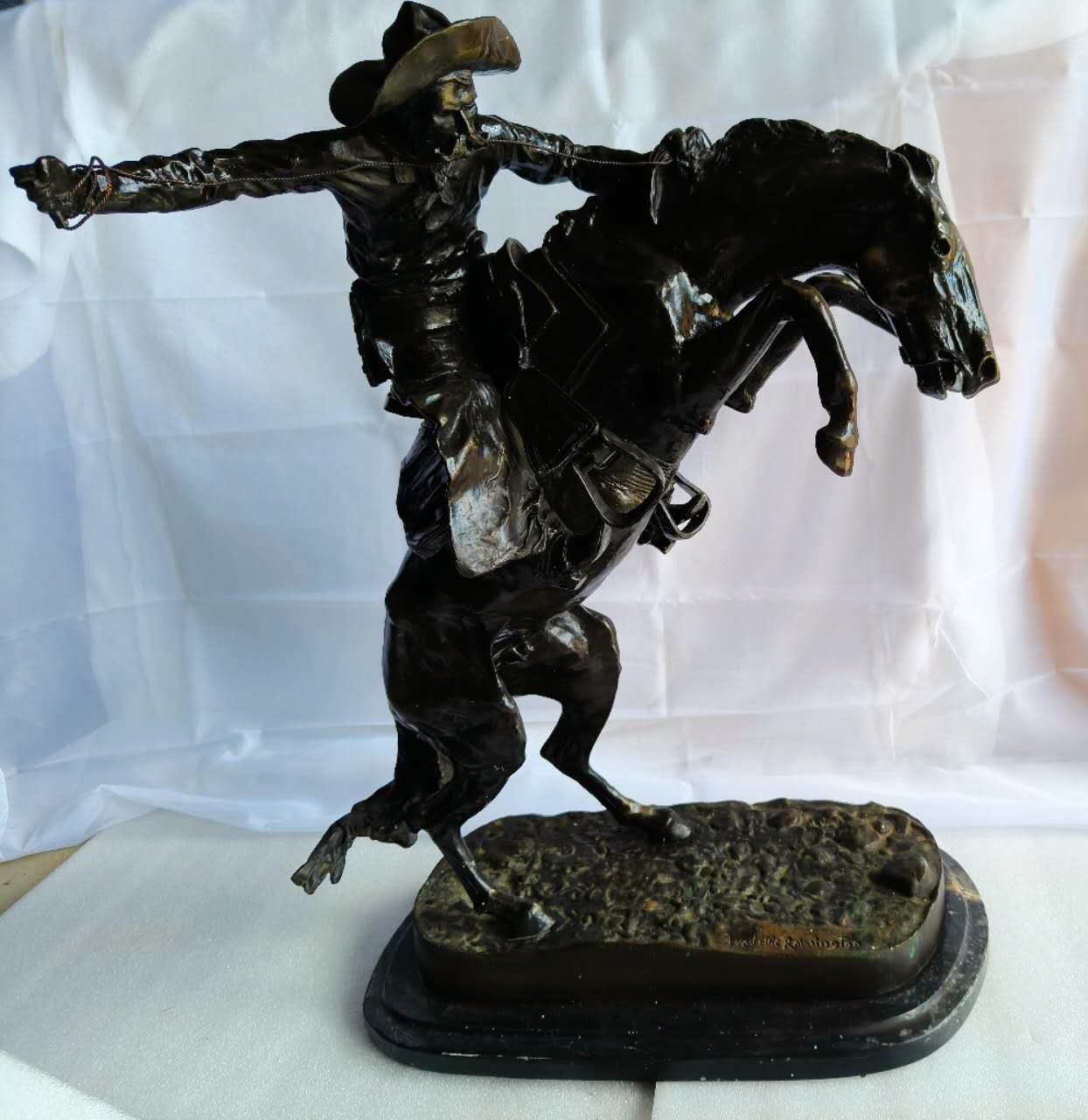 Frederic Remington THE BRONCO BUSTER 24\