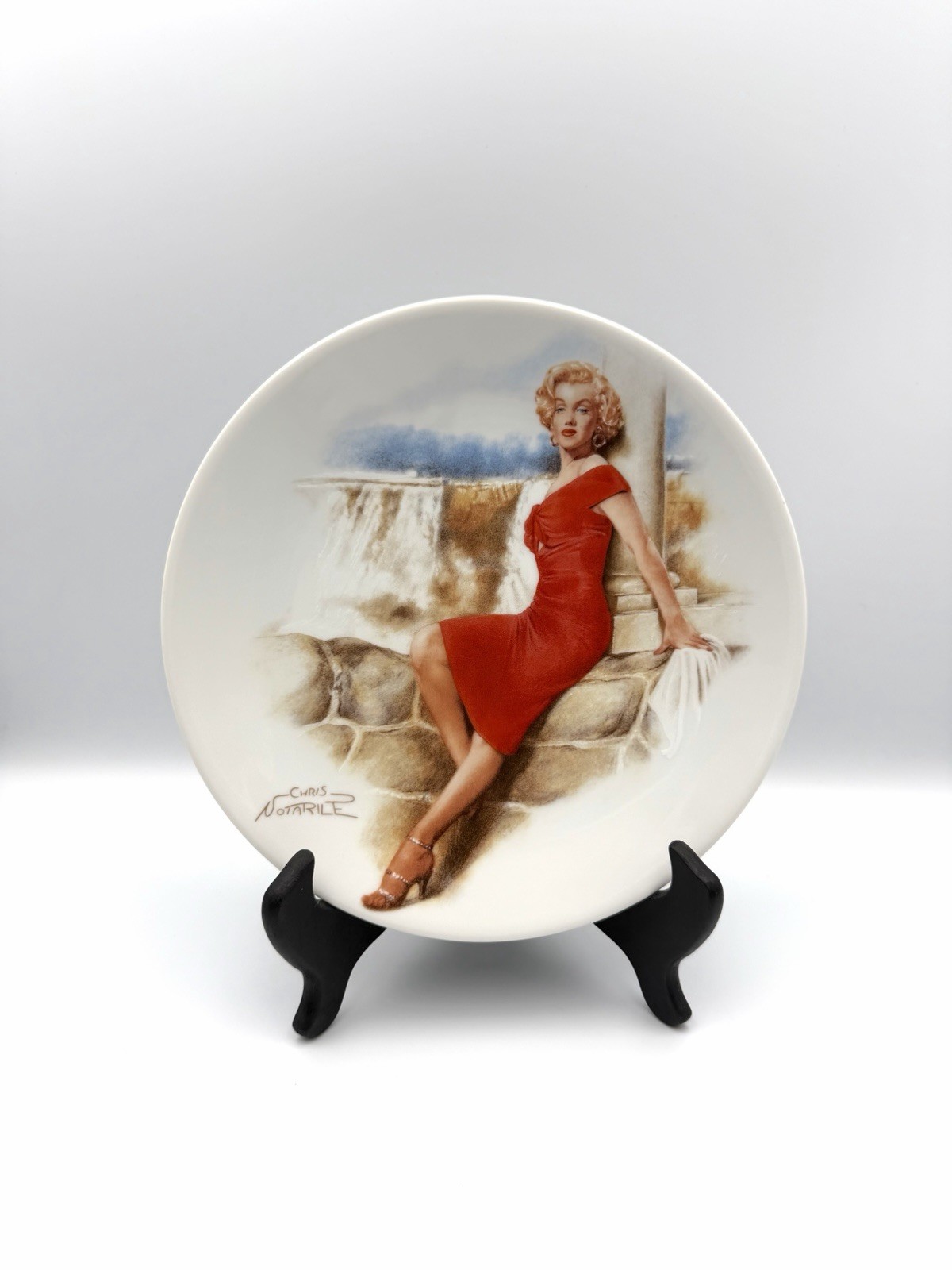 Marilyn Monroe “In Niagara” Bradex Limited Edition Decorative Plate 1992 Marilyn Monroe “In Niagara” Bradex Limited Edition Decorative Plate 1992
